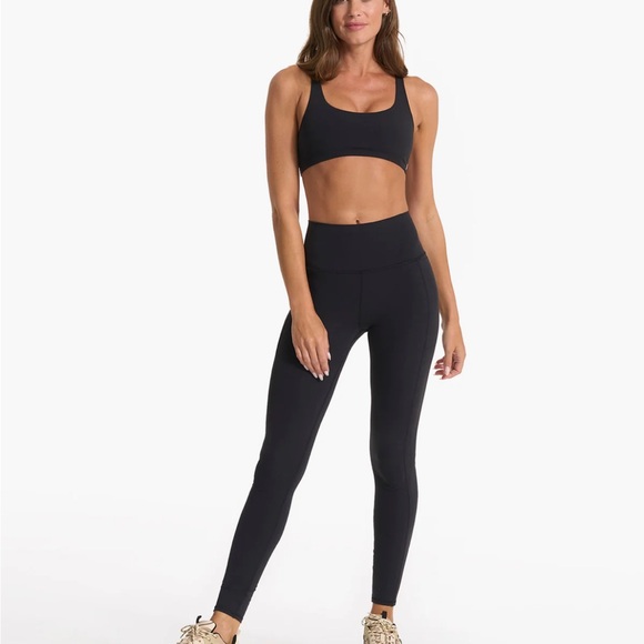 Vuori Yosemite Bra Black NWT - Picture 5 of 5